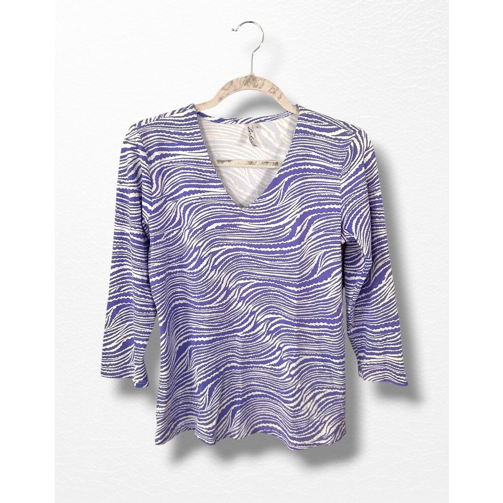 Lulu-B 3/4 Sleeve Sun Protection V-Neck Top, Size S